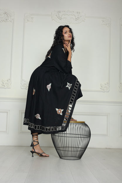 Luxe Nera Bellezza Hand-Embroidered Linen Cape